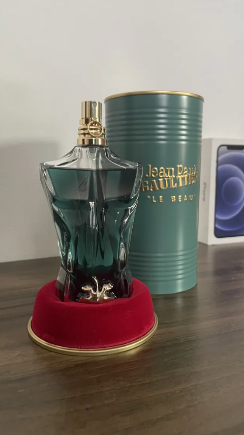 Image #1 de Lucas Renault